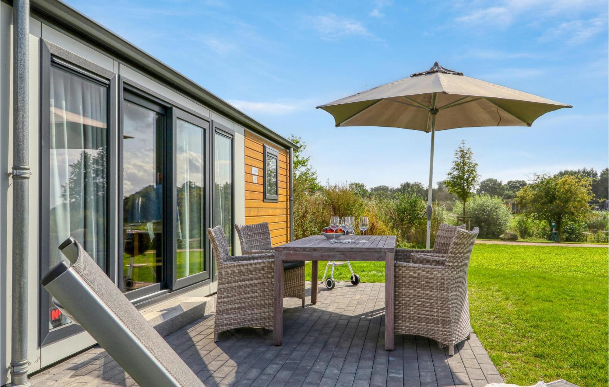 Amazing Home In Suesel With Kitchen Susel Exterior foto
